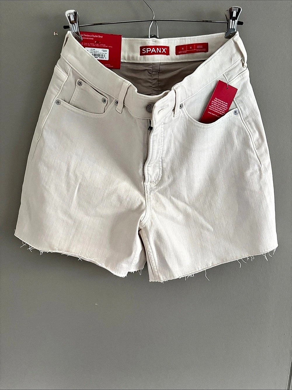 SPANX Short en Denim à Ourlet Brut Raw Hem Denim Shorts Size Medium NWT